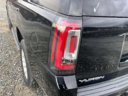 Used 2017 GMC Yukon SLT image 28