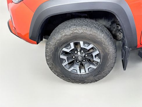 Used 2018 Toyota Tacoma TRD Off-Road AWD/4WD image 23
