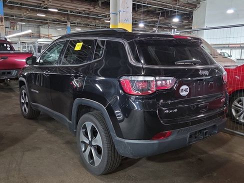 Used 2018 Jeep Compass Latitude w/ Safety & Security Group AWD/4WD image 4