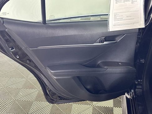 Used 2024 Toyota Camry SE image 18