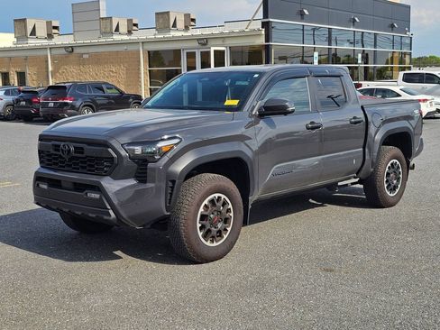 Used 2024 Toyota Tacoma TRD Off-Road w/ TRD Off Road Premium Package AWD/4WD image 16