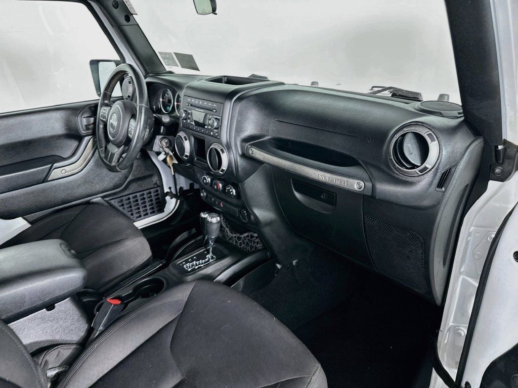 Used 2015 Jeep Wrangler Sport w/ Connectivity Group AWD/4WD image 29