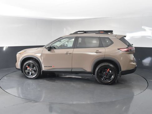 Used 2025 Nissan Rogue SV AWD/4WD image 3