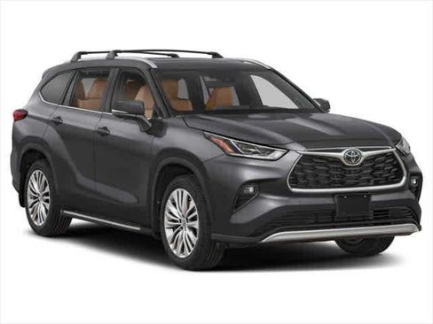 Used 2023 Toyota Highlander Platinum FWD image 6