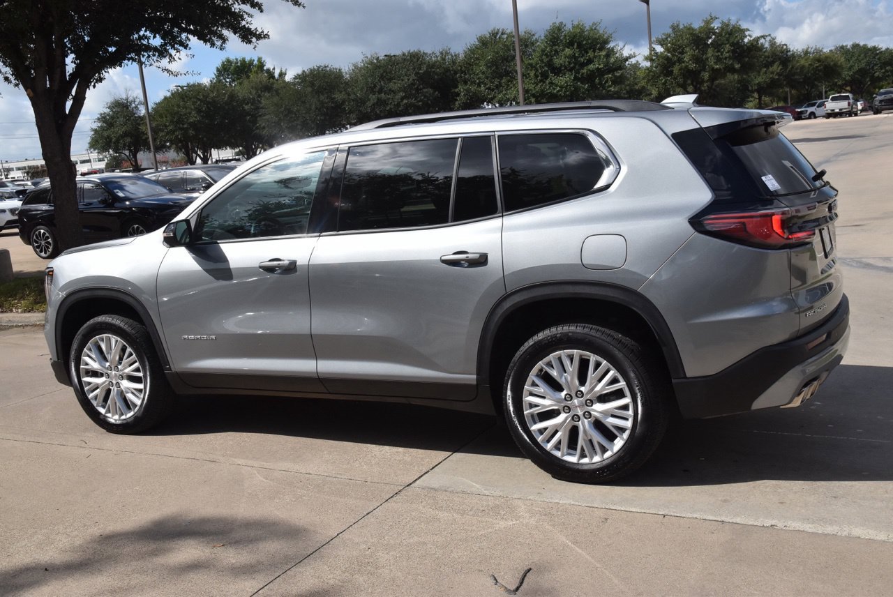 Used 2026 GMC Acadia Elevation w/ Elevation Premium Package FWD image 11