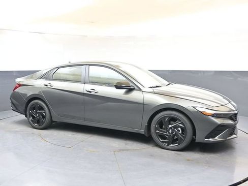 Used 2026 Hyundai Elantra SEL Sport Premium w/ Cargo Package FWD image 7