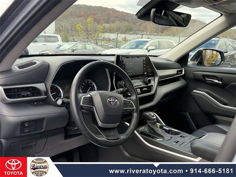 Used 2022 Toyota Highlander XLE image 12