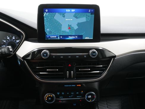 Used 2020 Ford Escape SE image 18