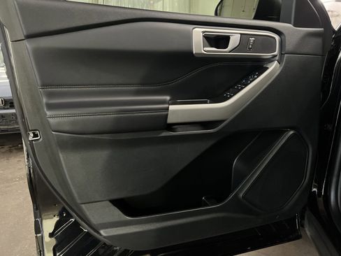 Used 2023 Ford Explorer XLT w/ Equipment Group 202A image 14