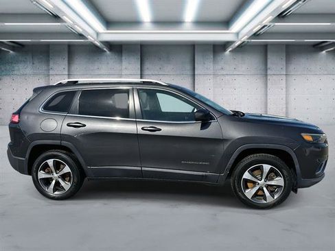 Used 2019 Jeep Cherokee Limited image 3