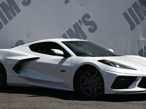 Used 2023 Chevrolet Corvette Stingray Premium Cpe w/ Z51 Performance Package RWD image 3