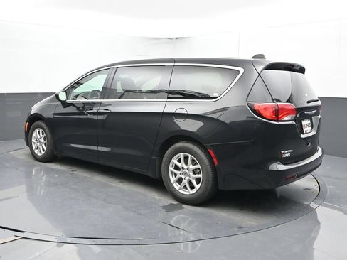 Used 2023 Chrysler Voyager LX FWD image 10