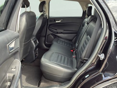 Used 2019 Ford Edge SE FWD image 31