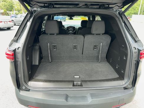 Used 2023 Chevrolet Traverse LT w/ LPO, Cargo Package AWD/4WD image 8