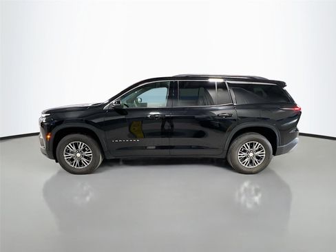 Used 2025 Chevrolet Traverse LT image 4