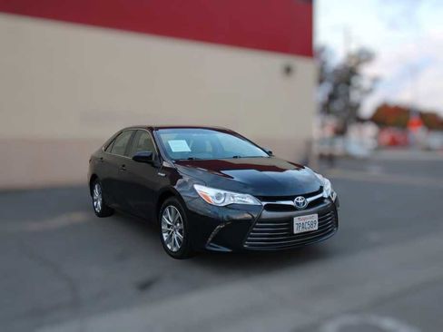 Used 2016 Toyota Camry XLE image 1