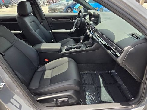 Used 2025 Honda Civic Sport image 17