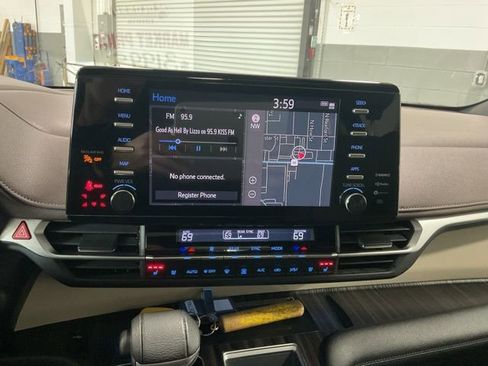 Used 2021 Toyota Sienna Platinum image 16