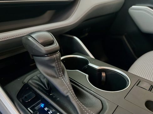 Used 2023 Toyota Highlander L image 21