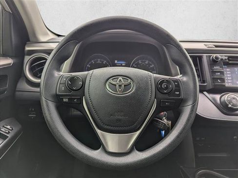 Used 2018 Toyota RAV4 LE FWD image 15