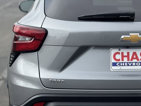 Used 2025 Chevrolet Trax LT image 7