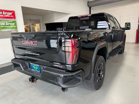 Certified 2024 GMC Sierra 2500 AT4 w/ AT4 Preferred Package AWD/4WD image 5