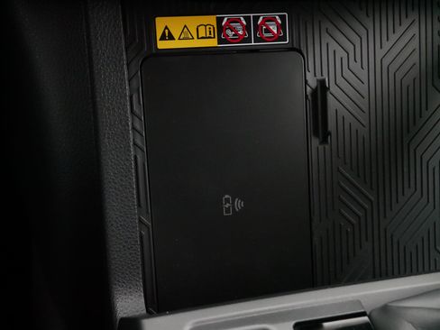 Certified 2025 Toyota 4Runner TRD Off-Road Premium image 29