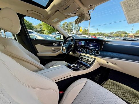 Used 2017 Mercedes-Benz E 300 4MATIC image 28