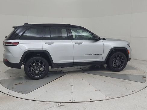 New 2025 Jeep Grand Cherokee Limited image 16
