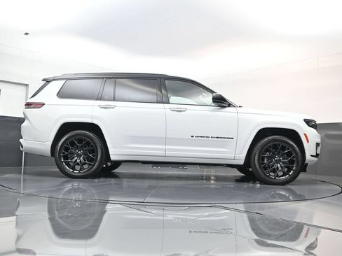 Used 2025 Jeep Grand Cherokee L Summit AWD/4WD image 28