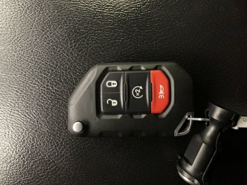 Used 2021 Jeep Gladiator Mojave AWD/4WD image 16