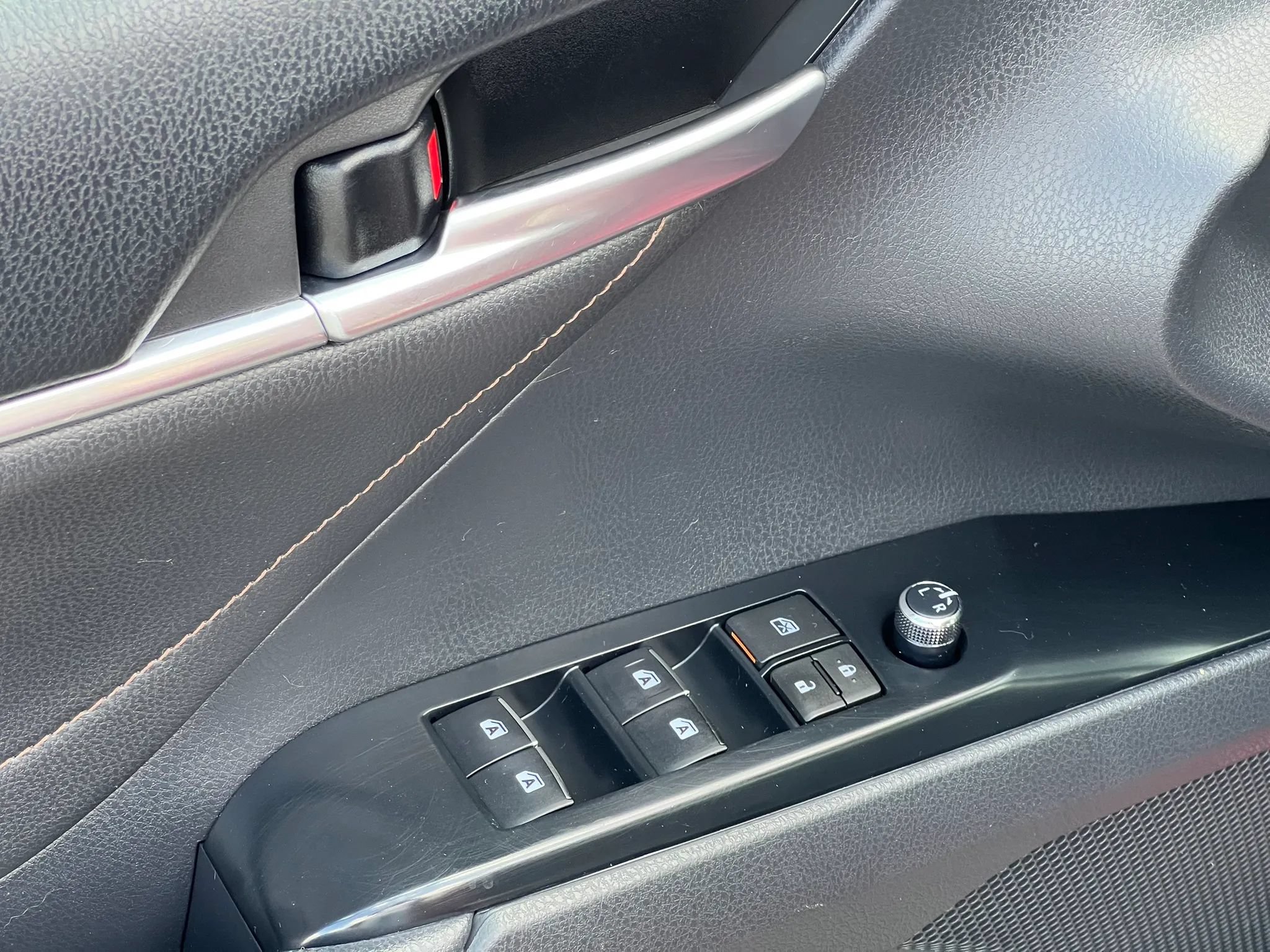 Used 2018 Toyota Camry XLE FWD image 33