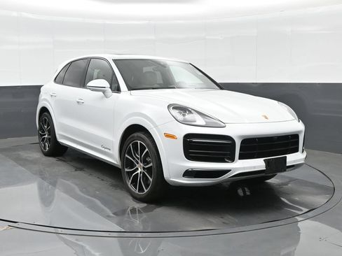 Certified 2023 Porsche Cayenne AWD/4WD image 11