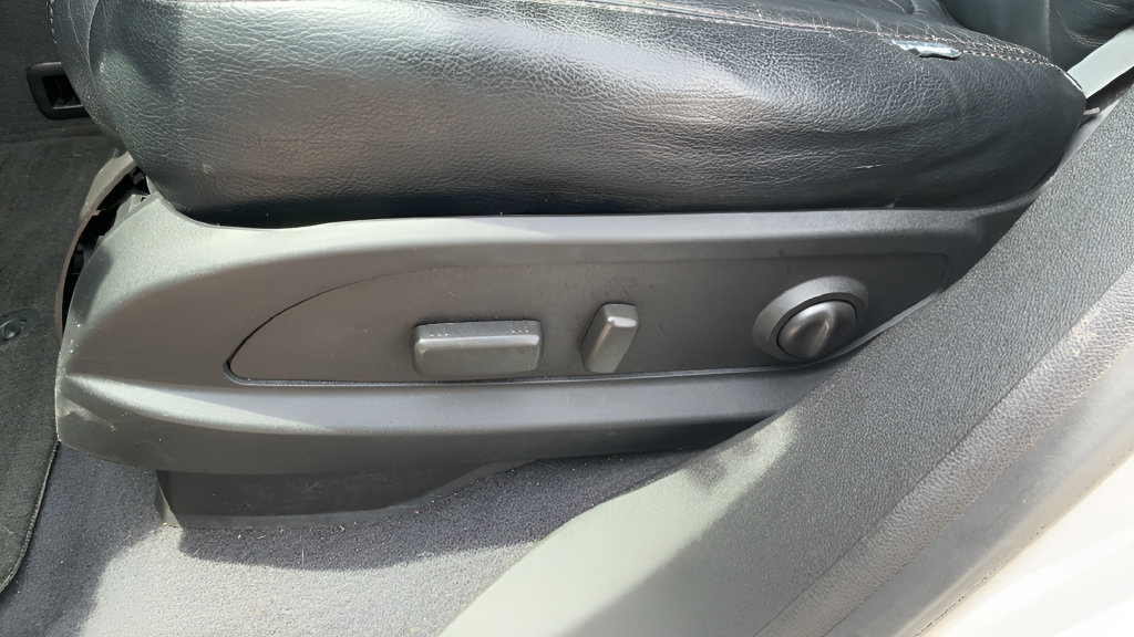 Used 2011 Chevrolet Traverse LT w/ Personal Connectivity Package FWD image 17