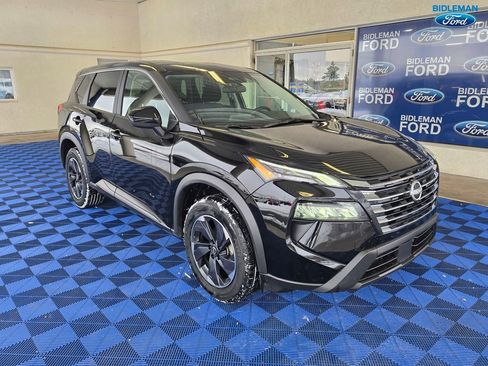 Used 2025 Nissan Rogue SV image 1