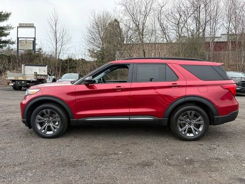 Used 2022 Ford Explorer XLT w/ Equipment Group 202A image 2