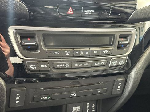 Used 2017 Honda Pilot Touring image 25