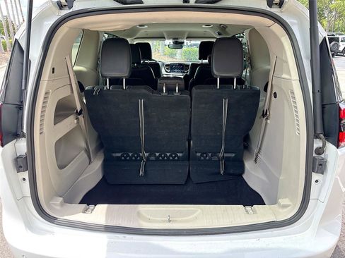 Used 2023 Chrysler Pacifica Touring-L FWD image 26