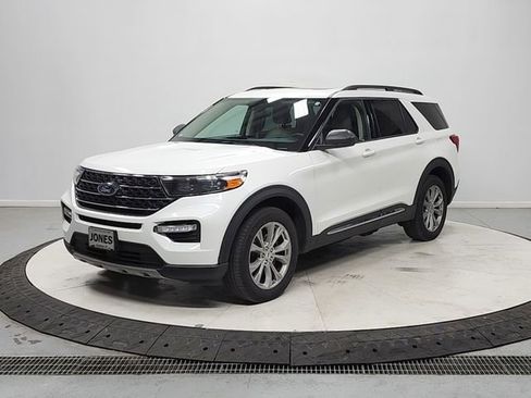 Used 2023 Ford Explorer XLT w/ Equipment Group 202A AWD/4WD image 3