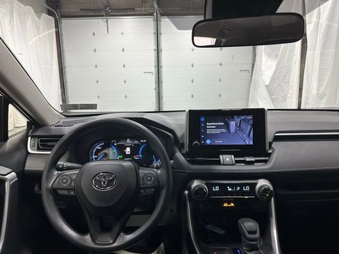 Used 2025 Toyota RAV4 XLE image 16