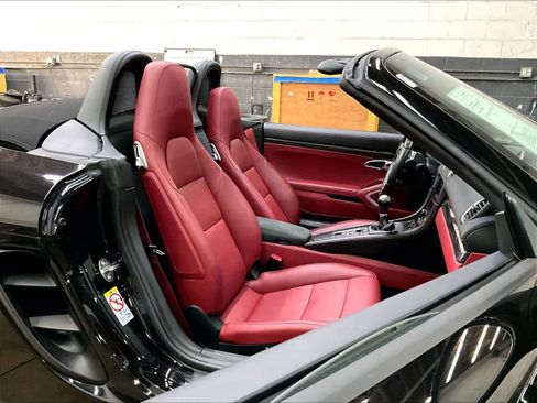 Used 2024 Porsche 718 Boxster RWD image 10