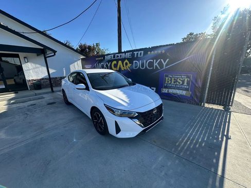 Used 2025 Nissan Sentra SV FWD image 3