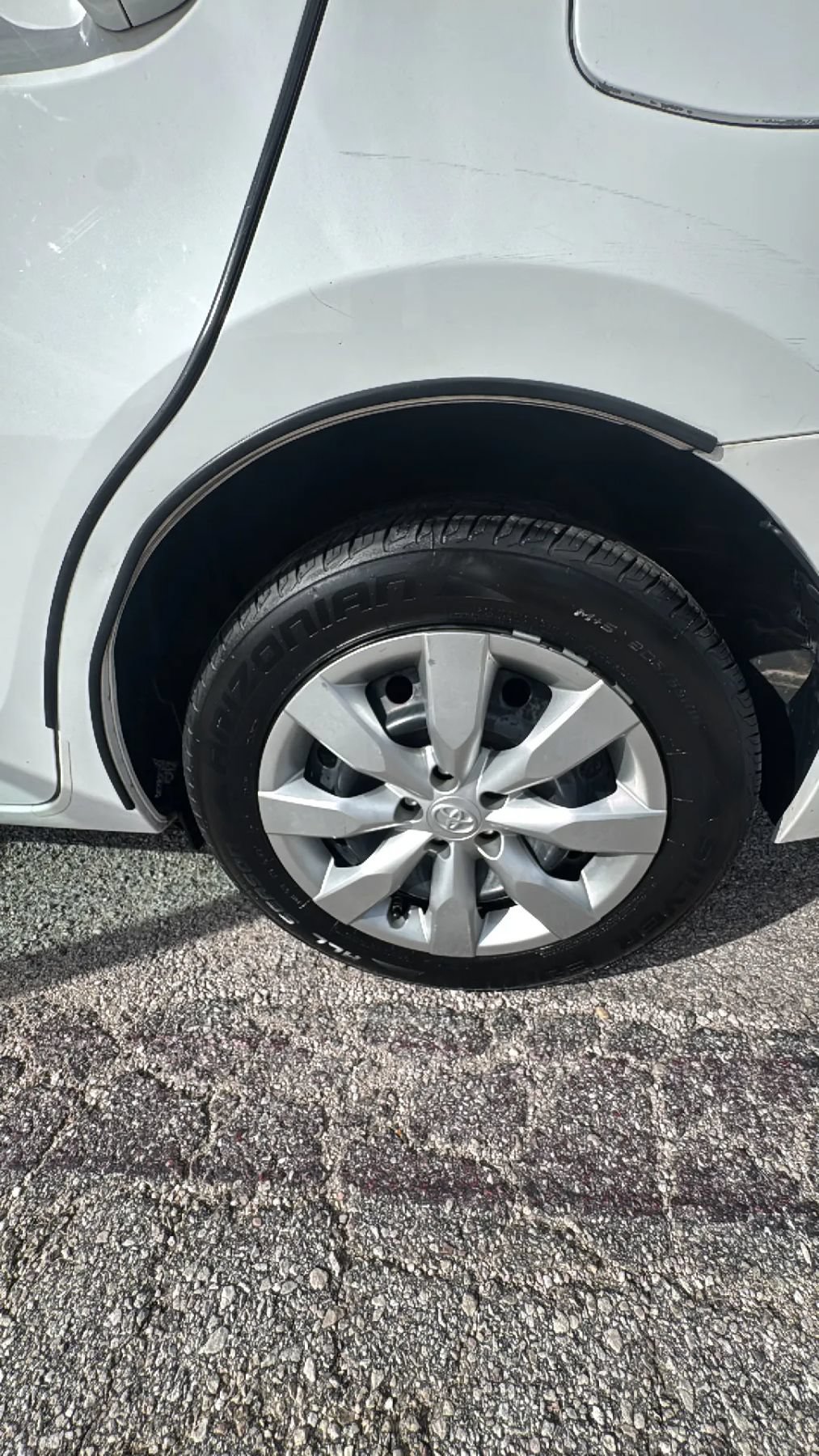 Used 2015 Toyota Corolla LE FWD image 24