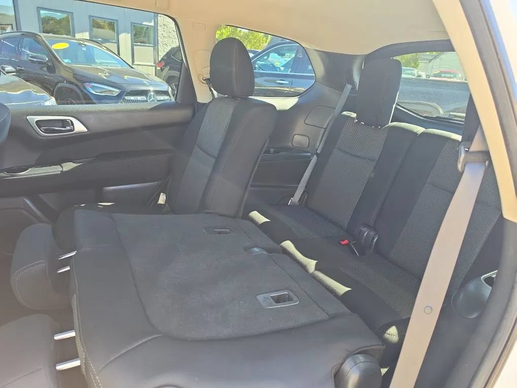 Used 2017 Nissan Pathfinder SV AWD/4WD image 15
