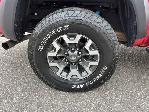Used 2019 Toyota Tacoma TRD Off-Road image 22