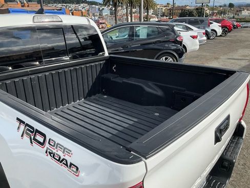 Used 2019 Toyota Tacoma TRD Off-Road w/ TRD Premium Off Road Package image 83