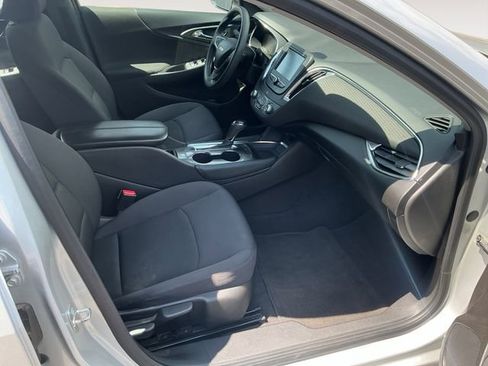 Used 2017 Chevrolet Malibu LT FWD image 15