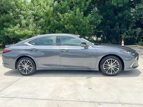 Certified 2025 Lexus ES 300h w/ Premium Package FWD image 8