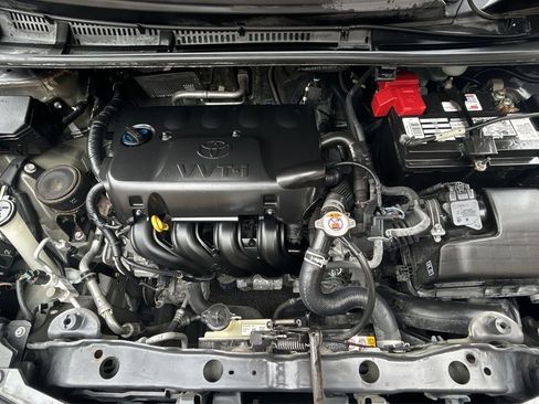 Used 2018 Toyota Yaris L image 9