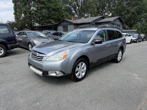 Used 2011 Subaru Outback 2.5i Limited AWD/4WD image 2
